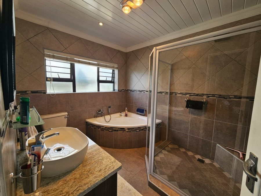 3 Bedroom Property for Sale in Stilbaai Wes Western Cape